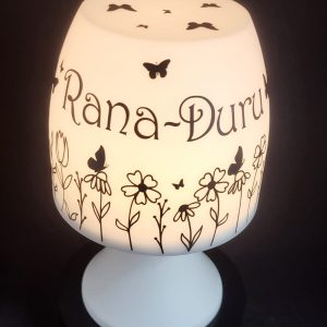 Personalisierte LED-Lampe mit Namen – Blumen & Schmetterlinge
